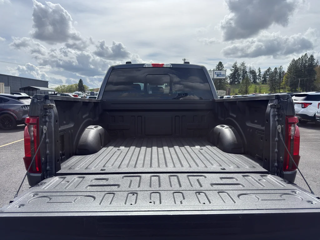 Used 2025 Gray Metallic Ford XLT image 10