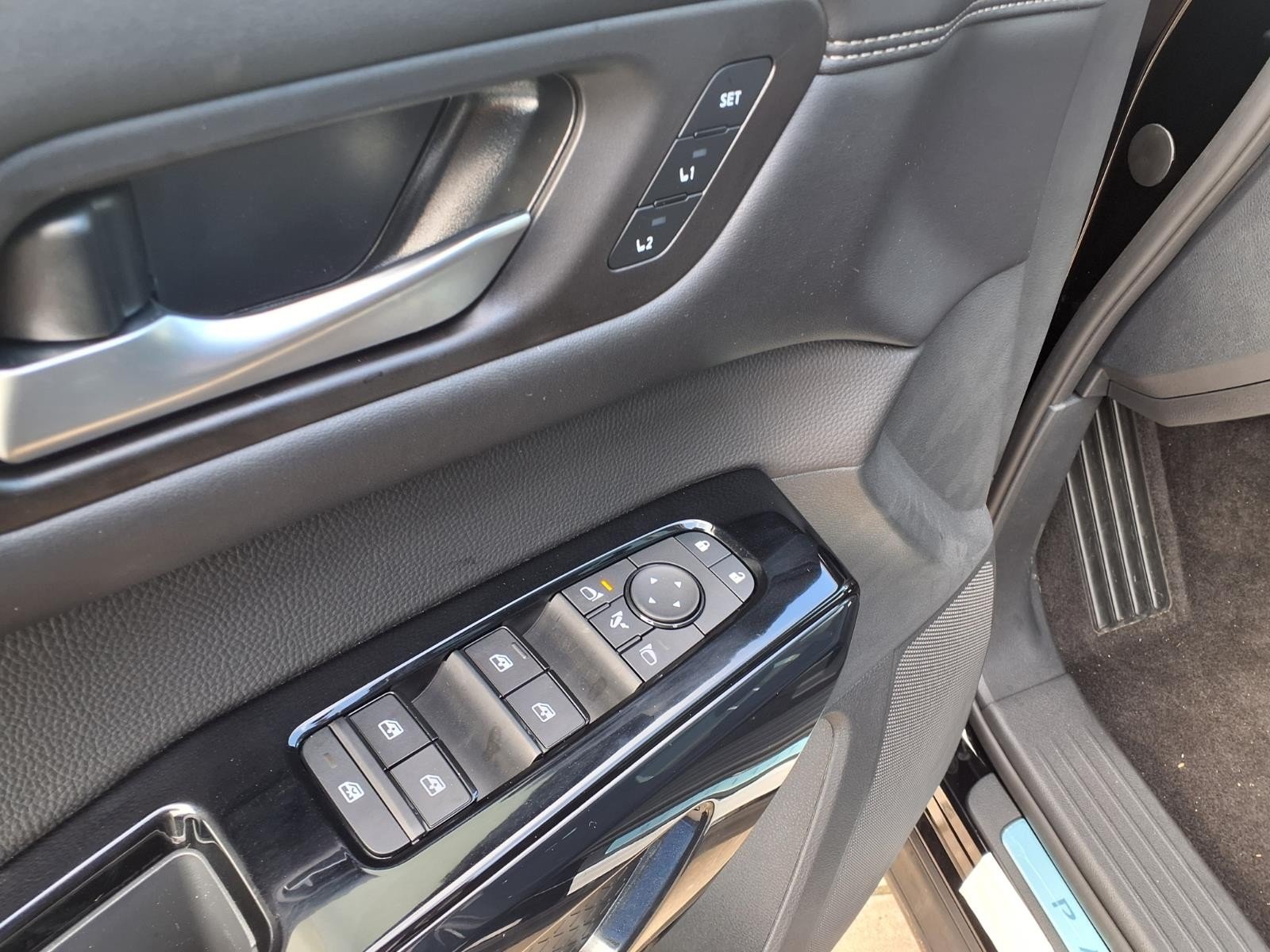 2026 Nissan Pathfinder Platinum Black at Robbins Nissan