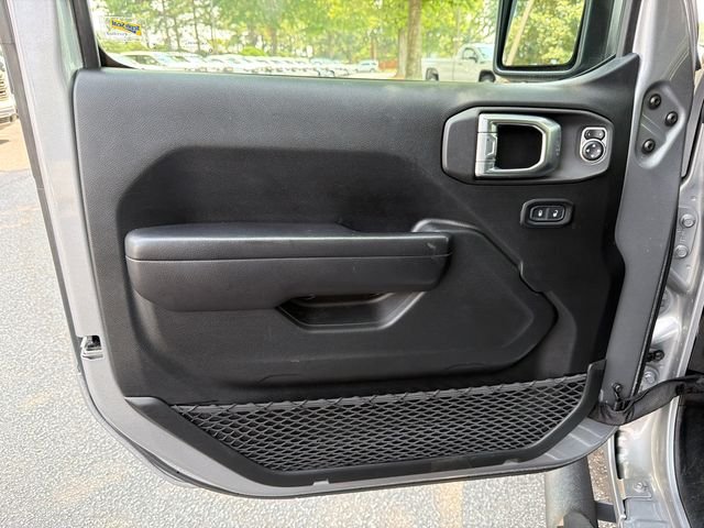 Used 2021 Silver Jeep Unlimited Sport Altitude image 10