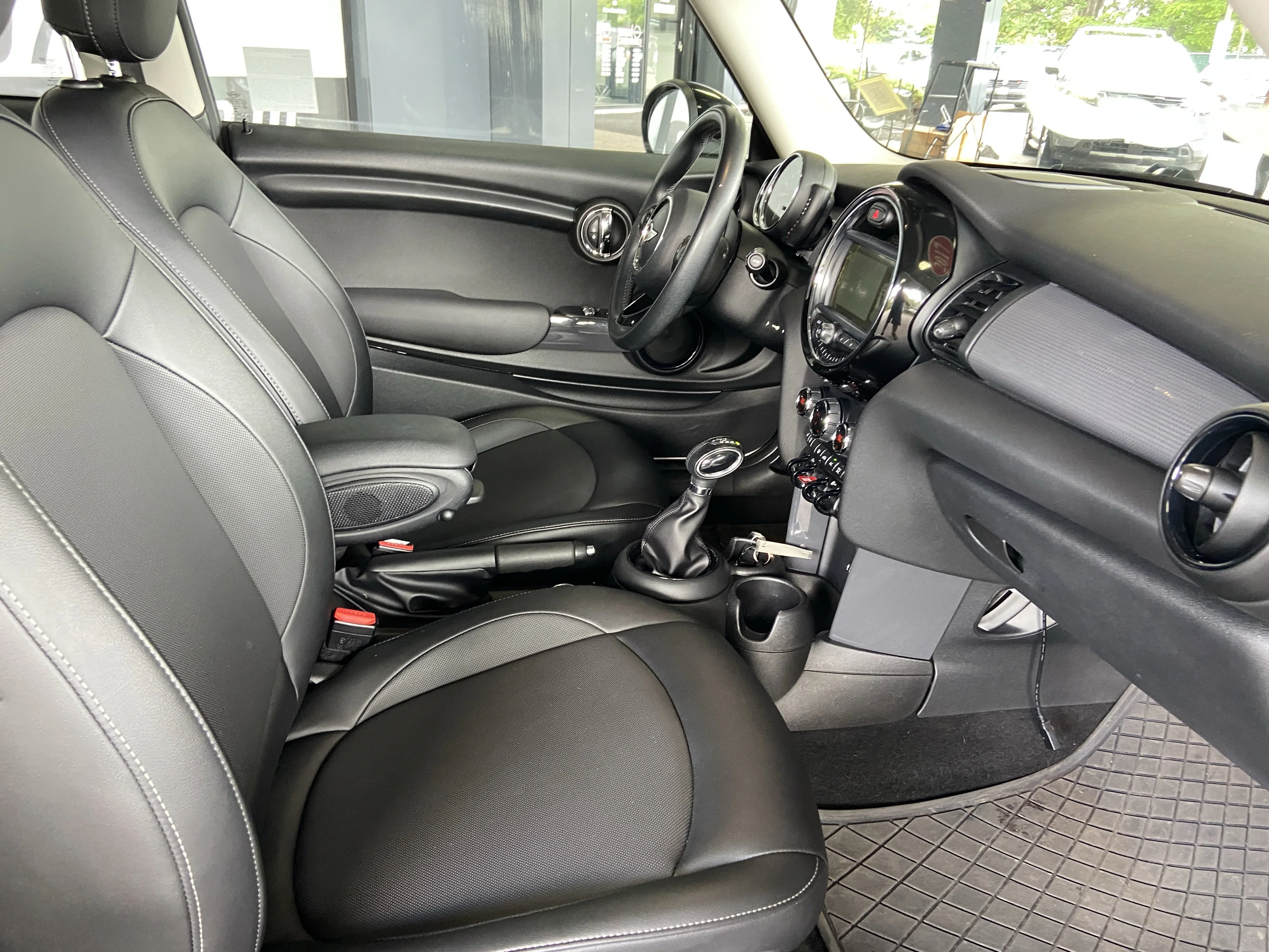 2017 MINI Cooper Base - Photo 24