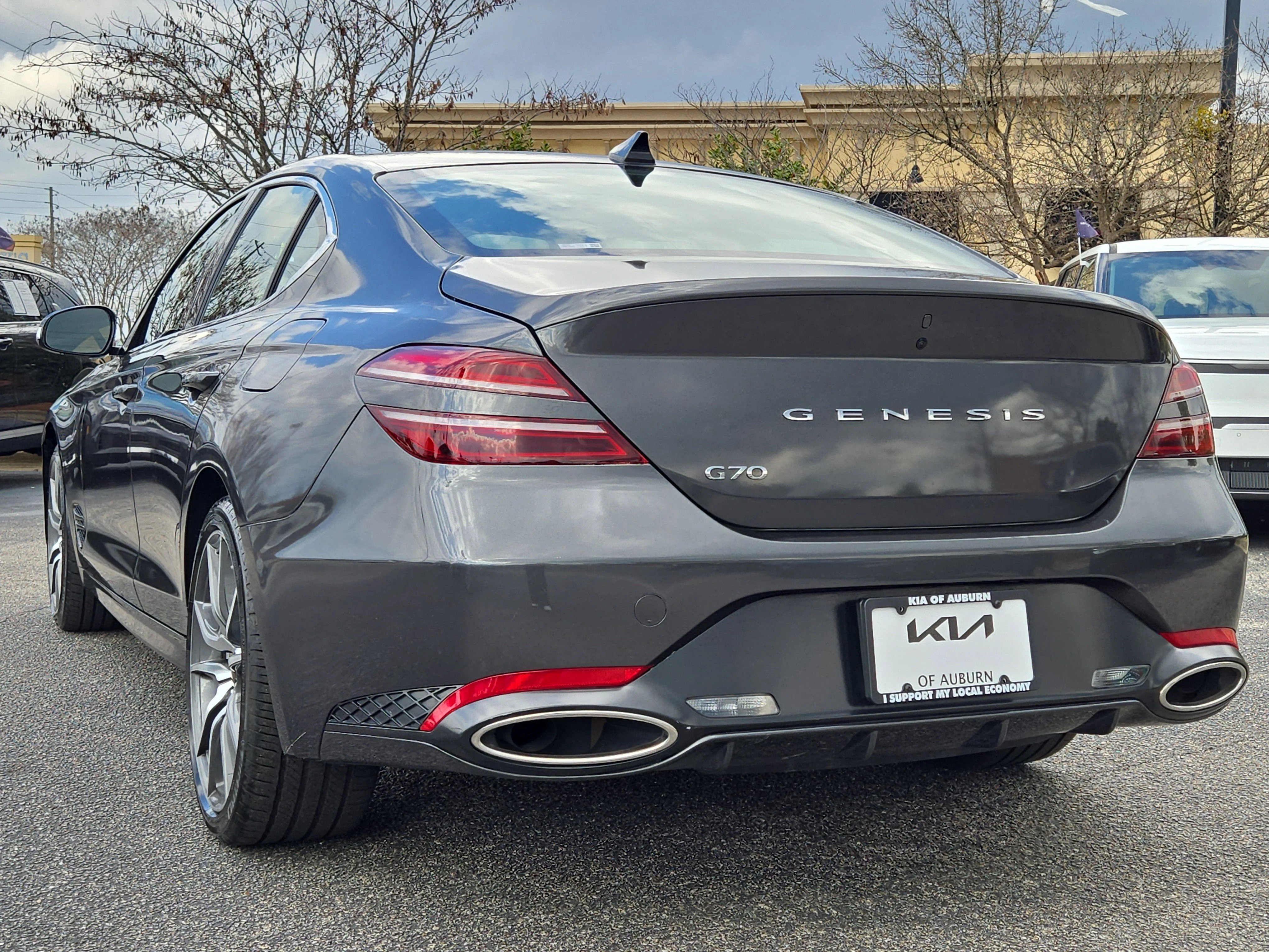 2025 GENESIS G70 Standard - Photo 9