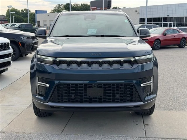 New 2026 Fathom Blue Pearl-Coat Exterior Paint (Late Availability) Jeep Limited Reserve image 2