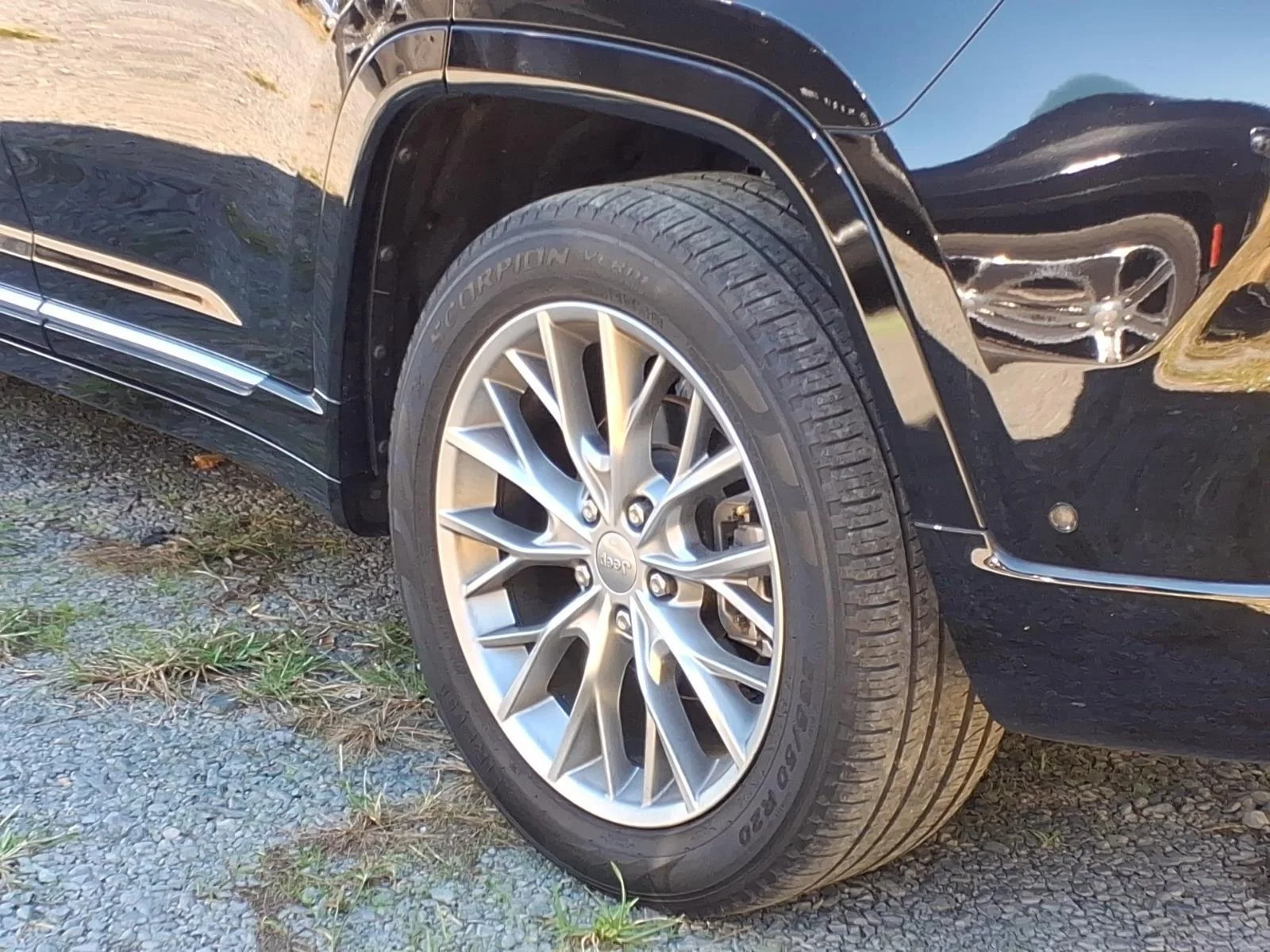 Used 2023  JEEP Summit Reserve image 17