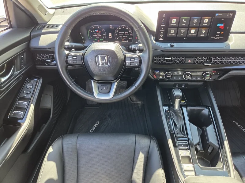 Used 2025 Platinum White Pearl Honda TOURING image 14