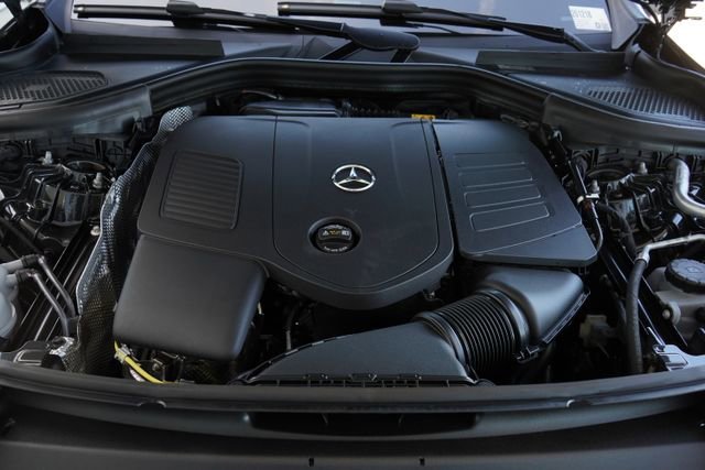 New 2026 Graphite Grey Metallic Mercedes-Benz GLC 300 image 59