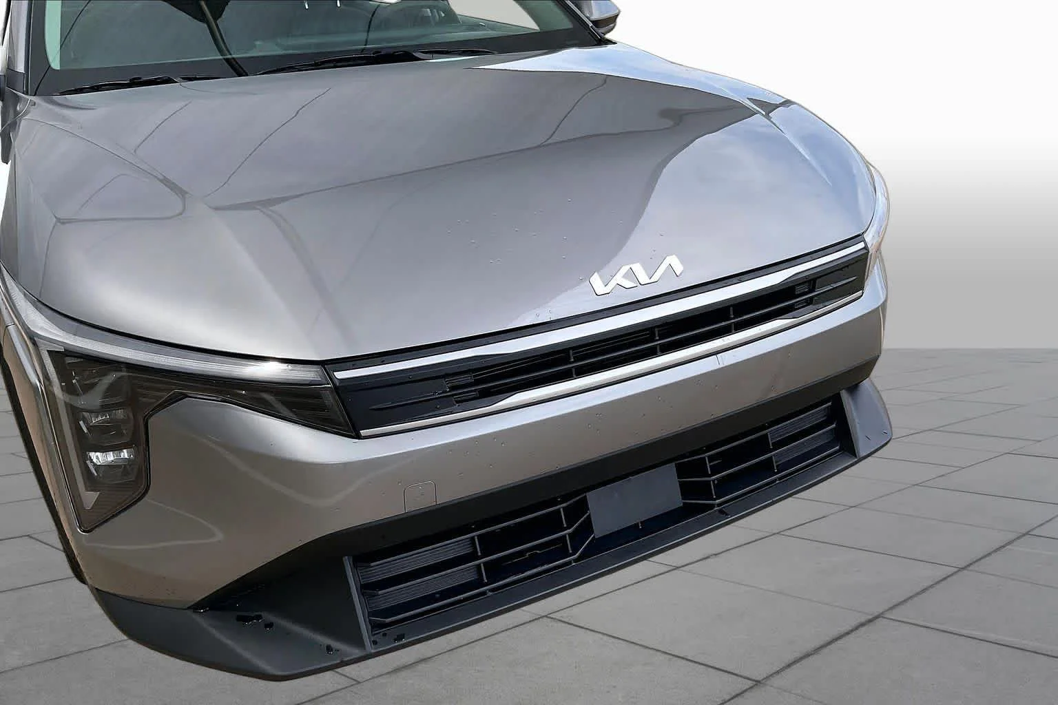 Used 2025 Steel Gray Kia LXS image 27