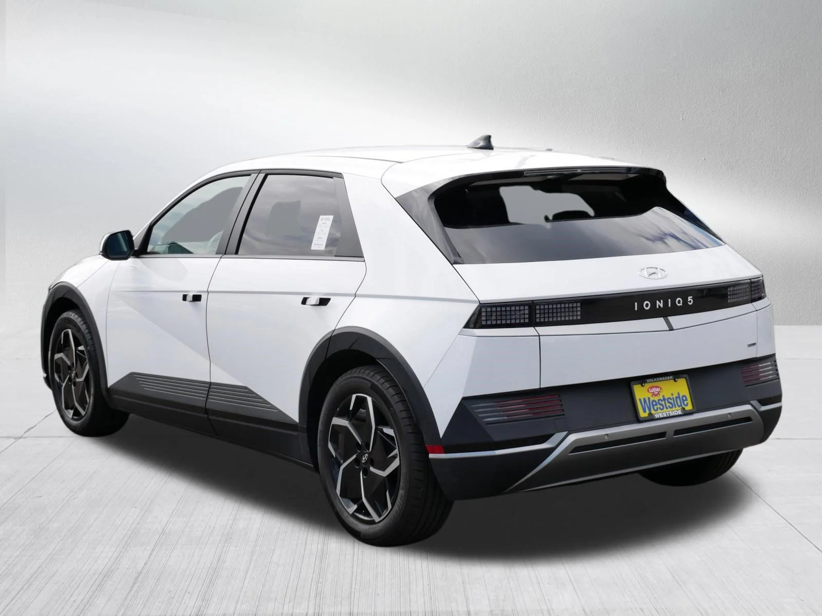Used 2024 Atlas White Hyundai SEL image 5