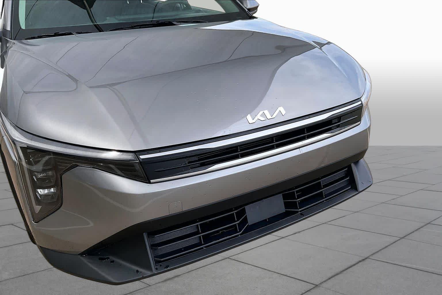 Used 2025 Steel Gray Kia LXS image 27