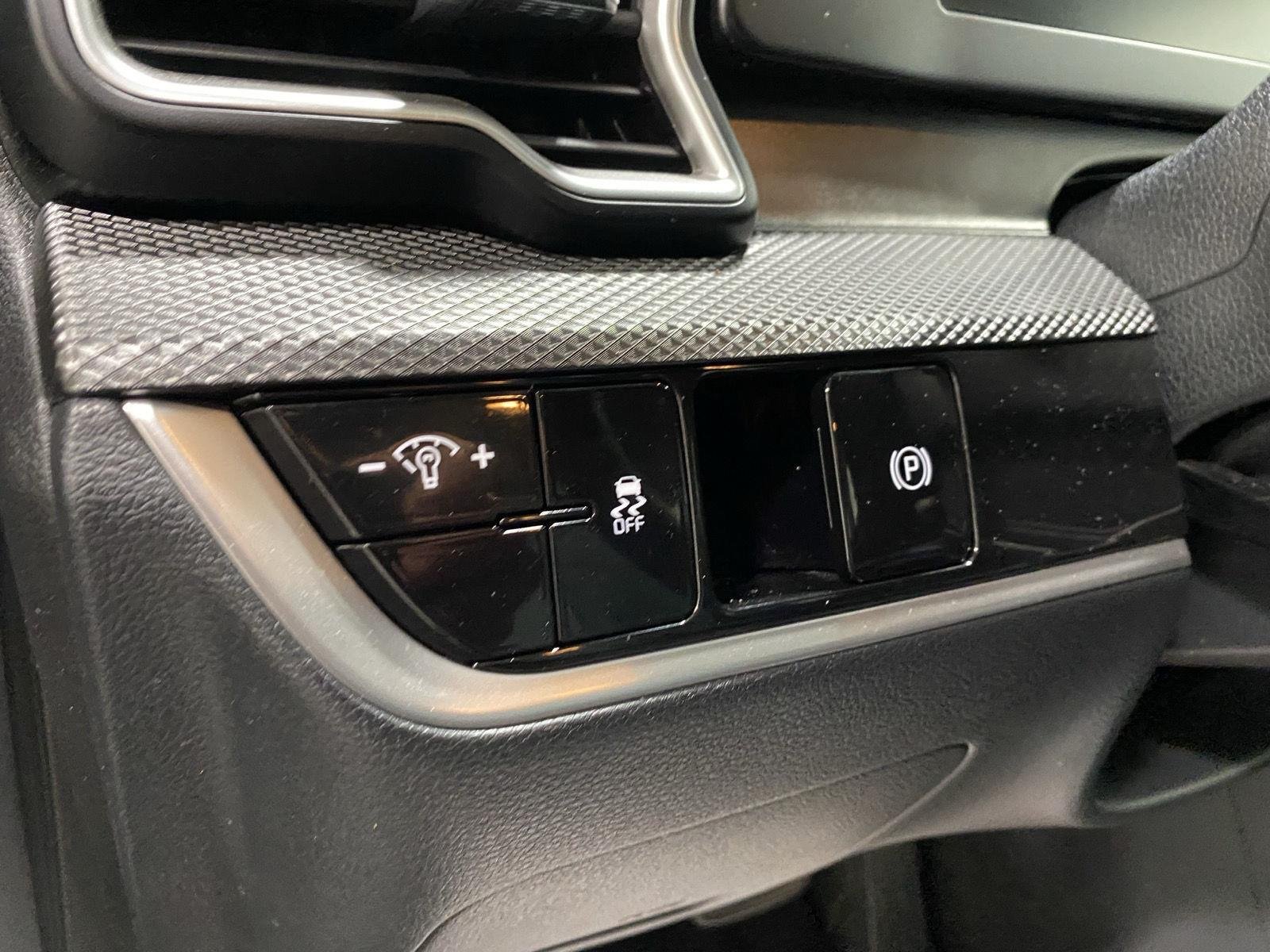 Used 2024 Gravity Gray Kia LX image 18