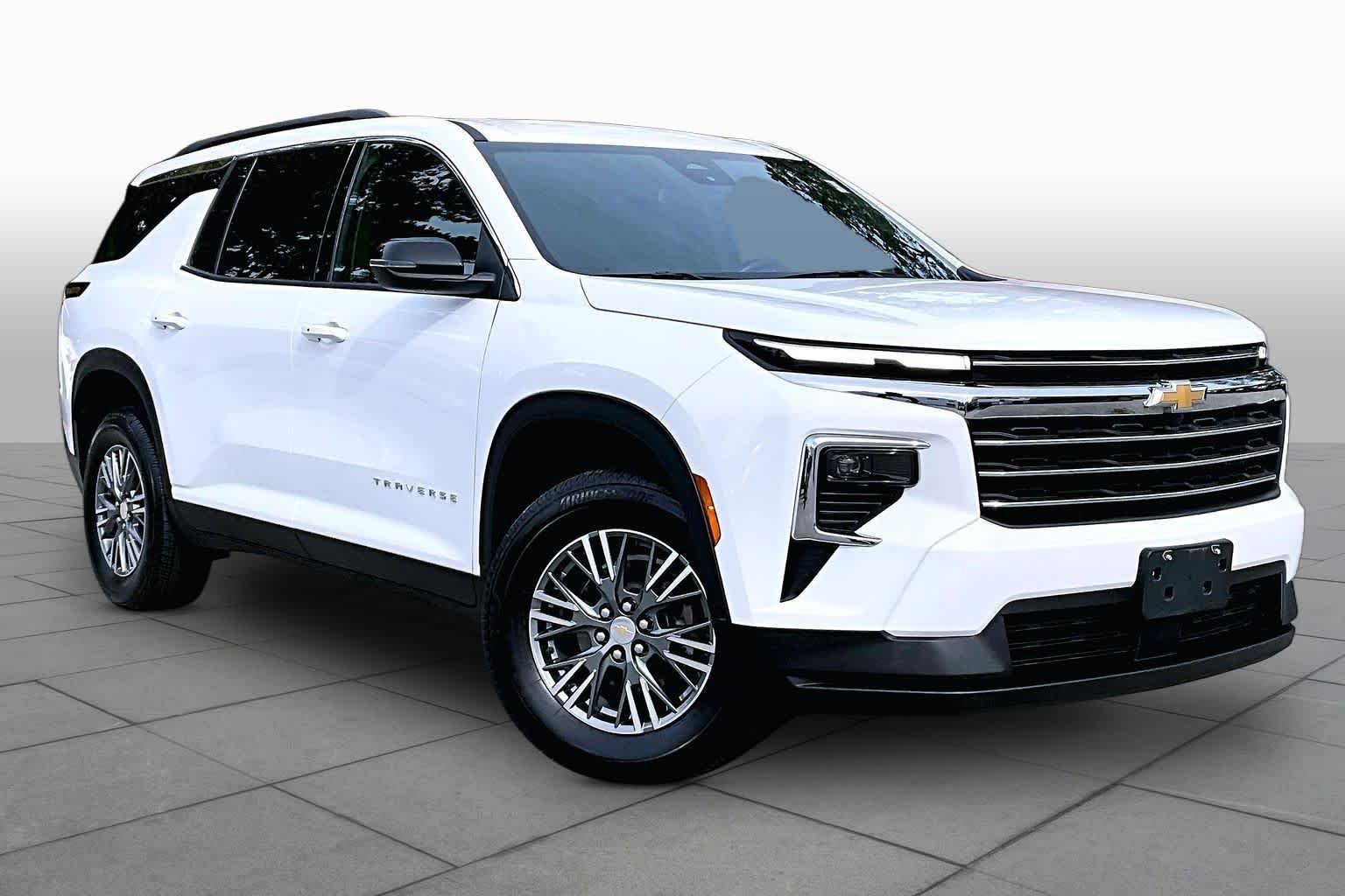 Used 2025 Summit White Chevrolet AWD LT image 3