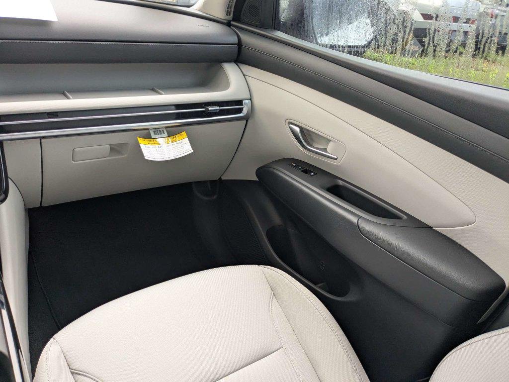 New 2026 White Hyundai SEL FWD image 17