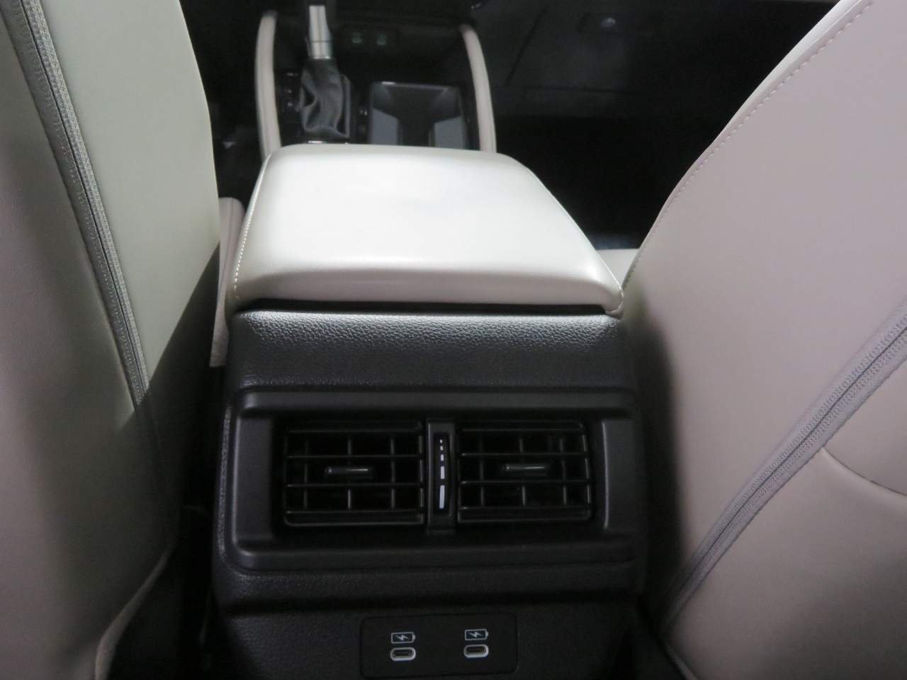 Used 2023 Platinum White Pearl Honda Touring image 18