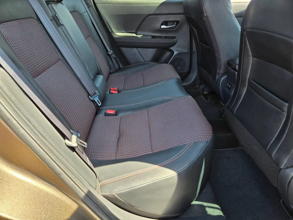 Used 2025 Canyon Bronze Met Nissan SR image 14