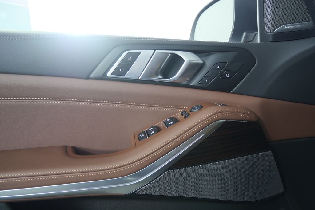 New 2026 Dravit Grey Metallic BMW xDrive40i image 8