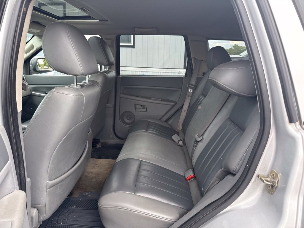 Used 2005 Silver Jeep Laredo image 12