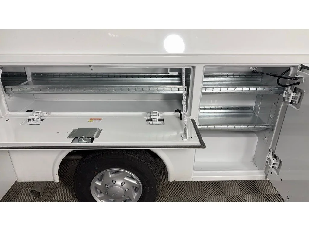 New 2025 Oxford White Ford E-350 SRW image 5