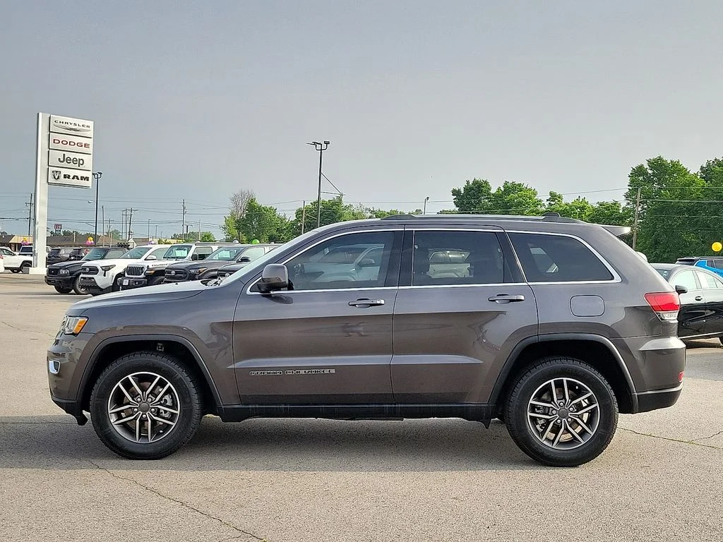 Used 2020 Gray Jeep Laredo E image 3