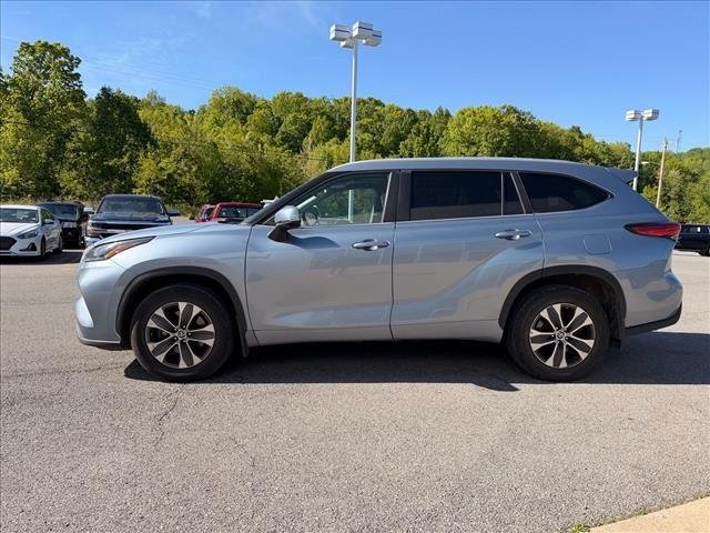 Used 2023 Moon Dust Toyota XLE image 2