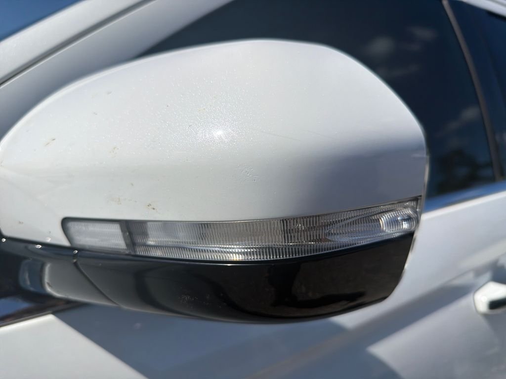 Used 2021 White Metallic Ford Limited image 11