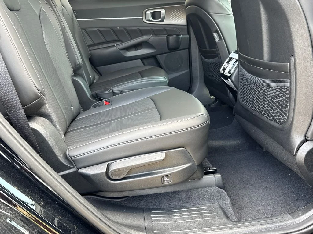 2025 Kia Sorento SX - Photo 15