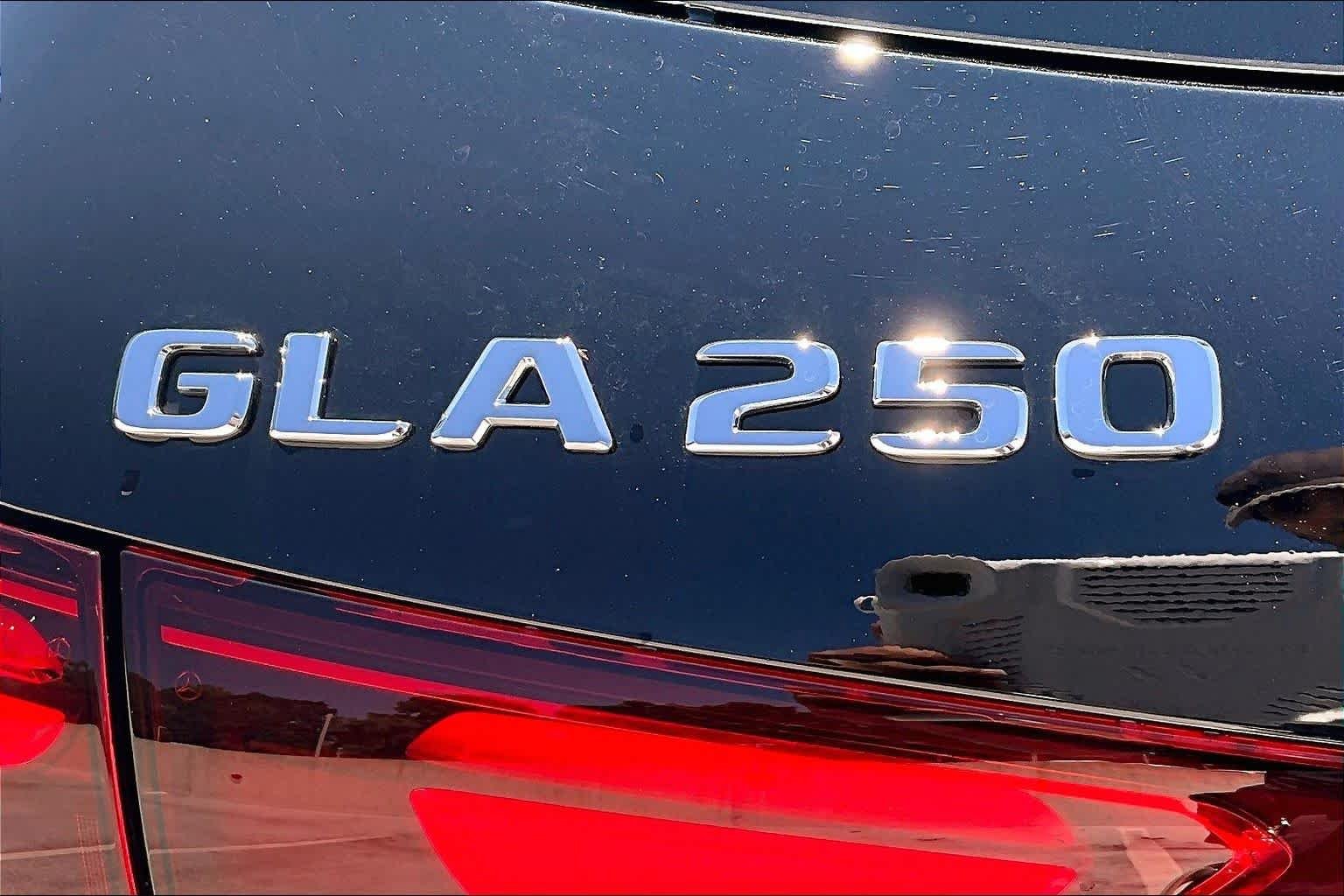 Used 2026 Night Black Mercedes-Benz GLA 250 image 30