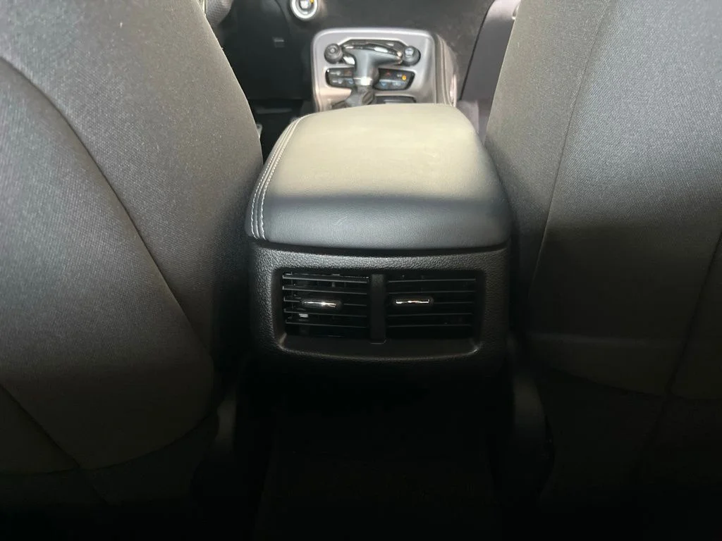 Used 2023 White Dodge SXT image 22