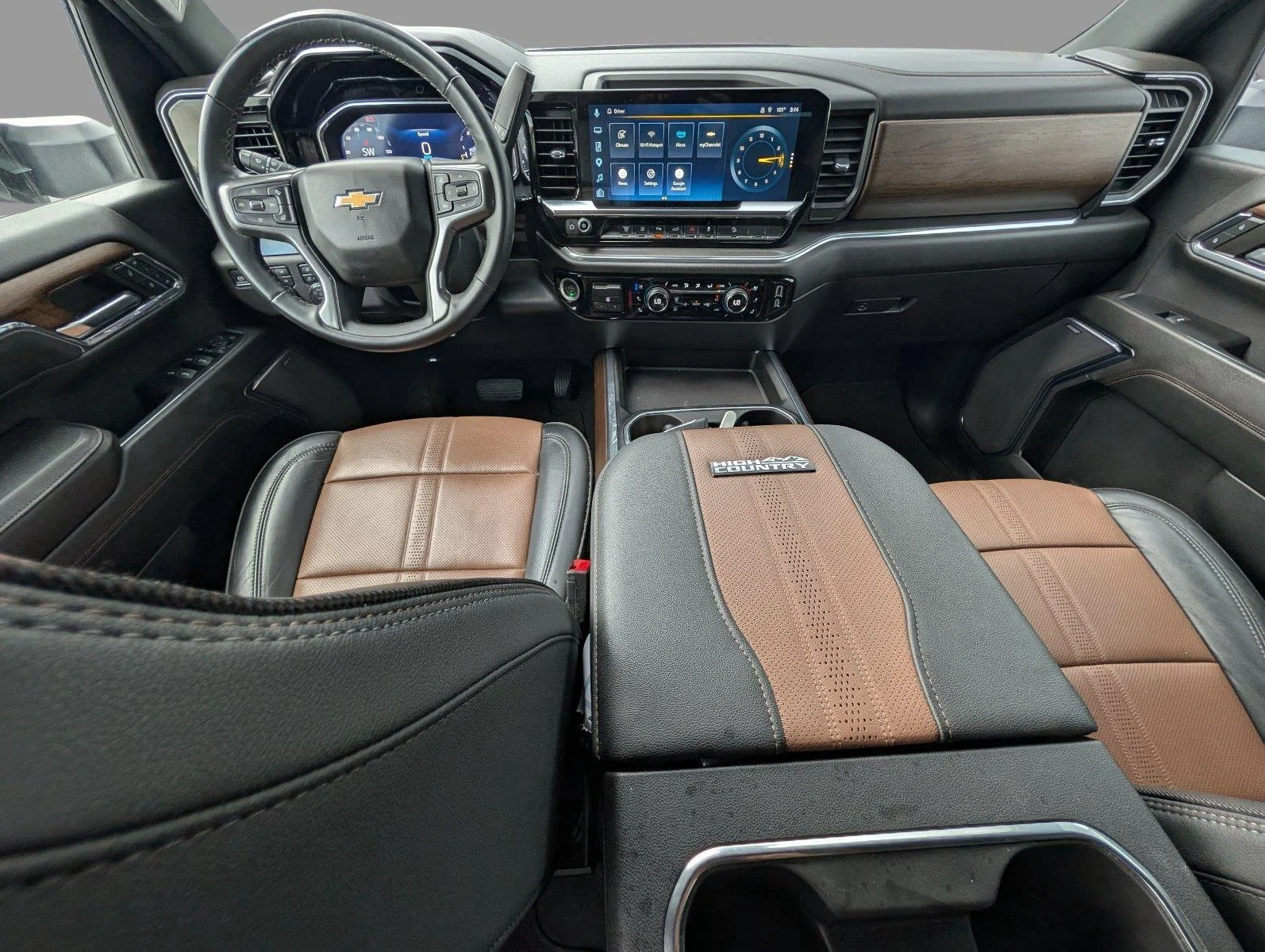 Used 2024 Iridescent Pearl Tricoat Chevrolet High Country image 32