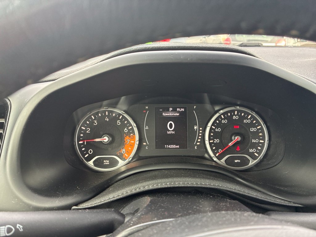 Used 2016 Gray Jeep Latitude image 9