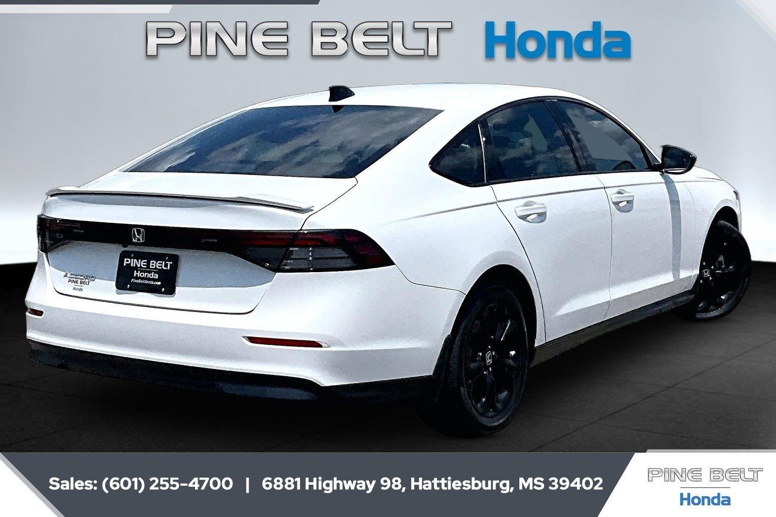 Used 2025 Platinum White Pearl Honda SE image 11