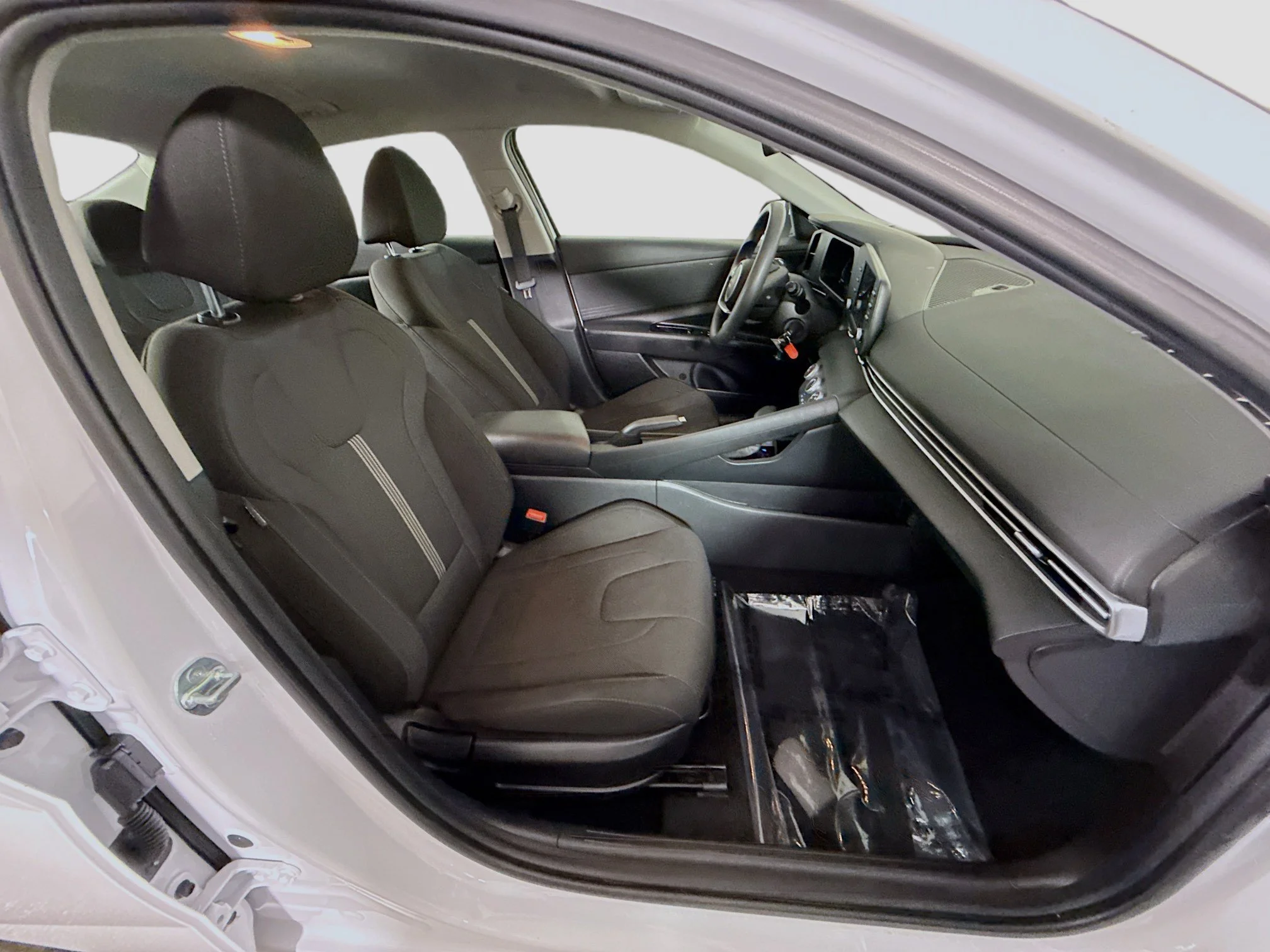 Used 2025 Serenity White Hyundai SE image 24