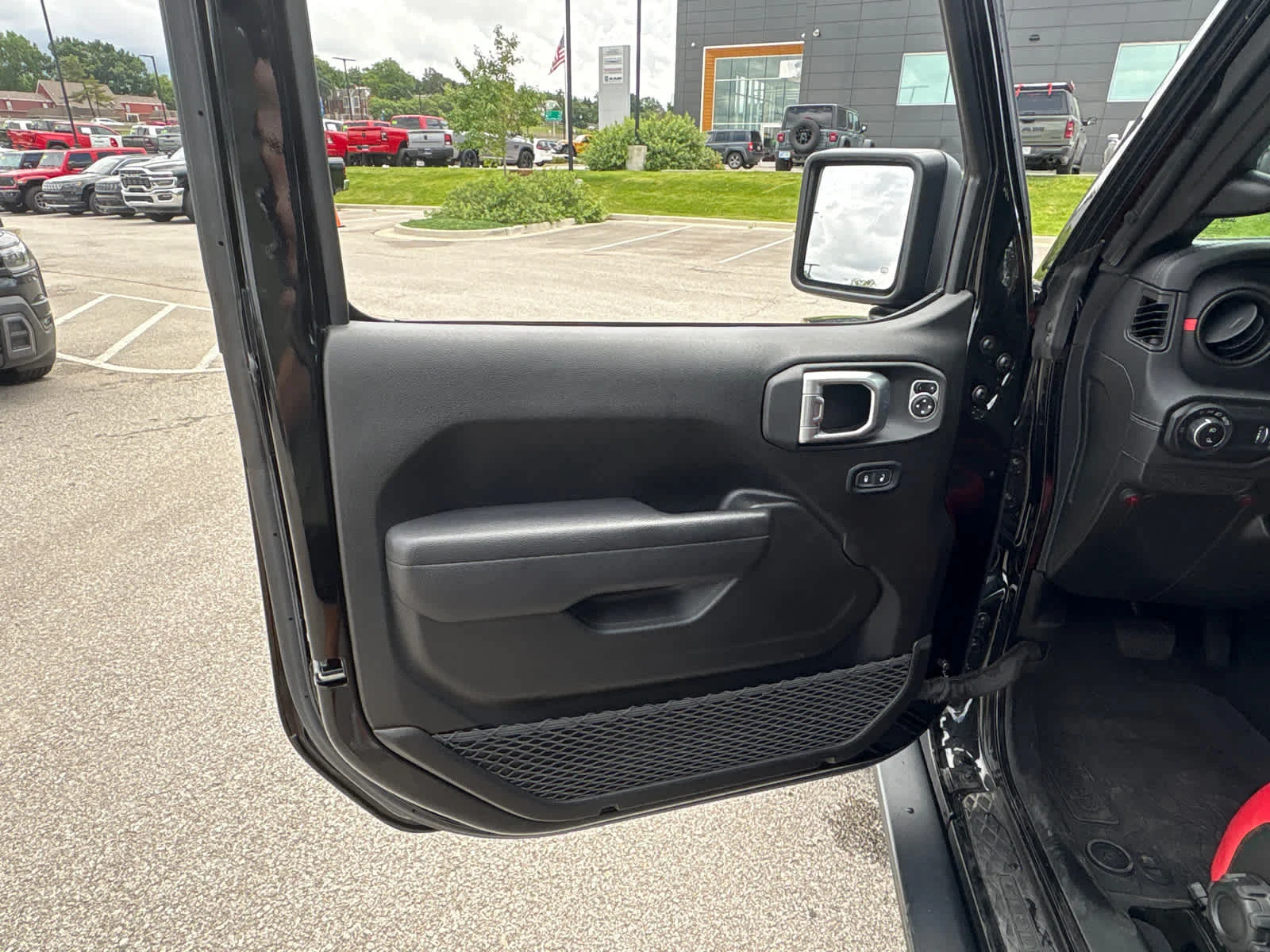 Used 2024 BLACK Jeep Rubicon image 18