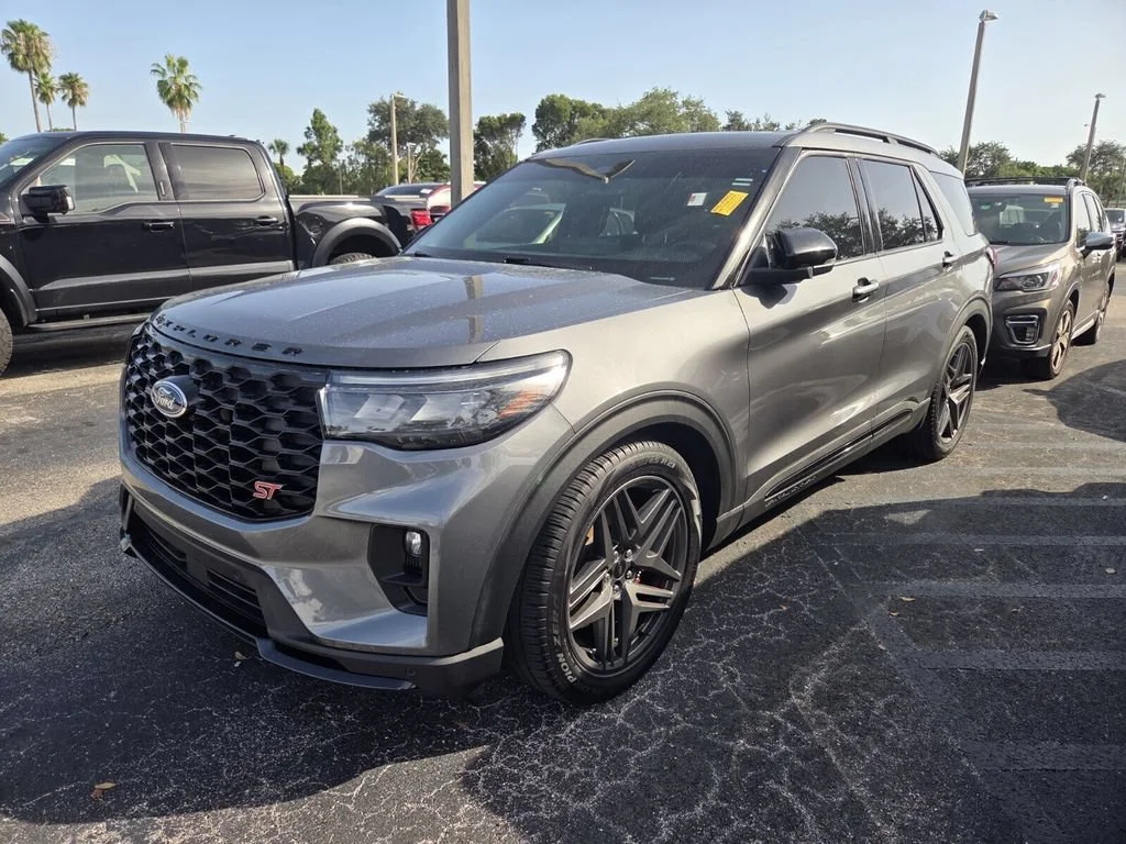 Used 2025 Gray Metallic Ford ST image 3