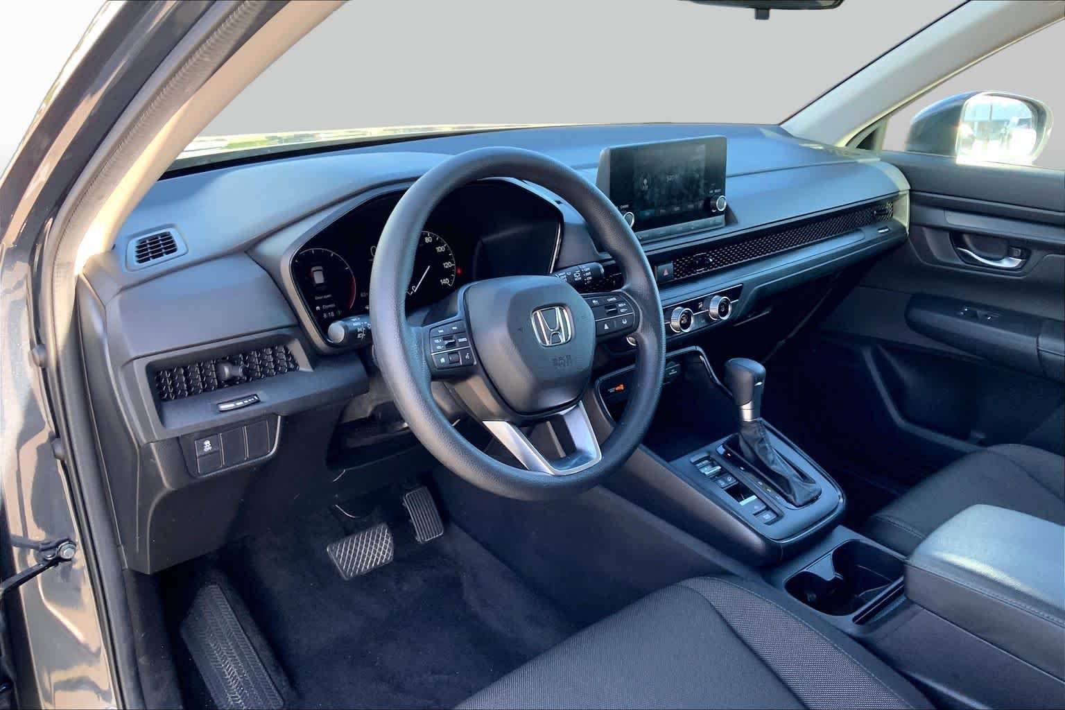 Used 2025 Meteorite Gray Metallic Honda LX image 17