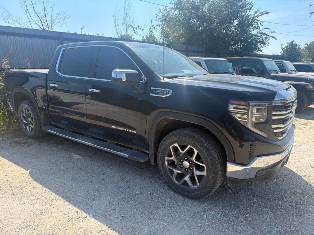 Used 2025 Black GMC SLT image 4