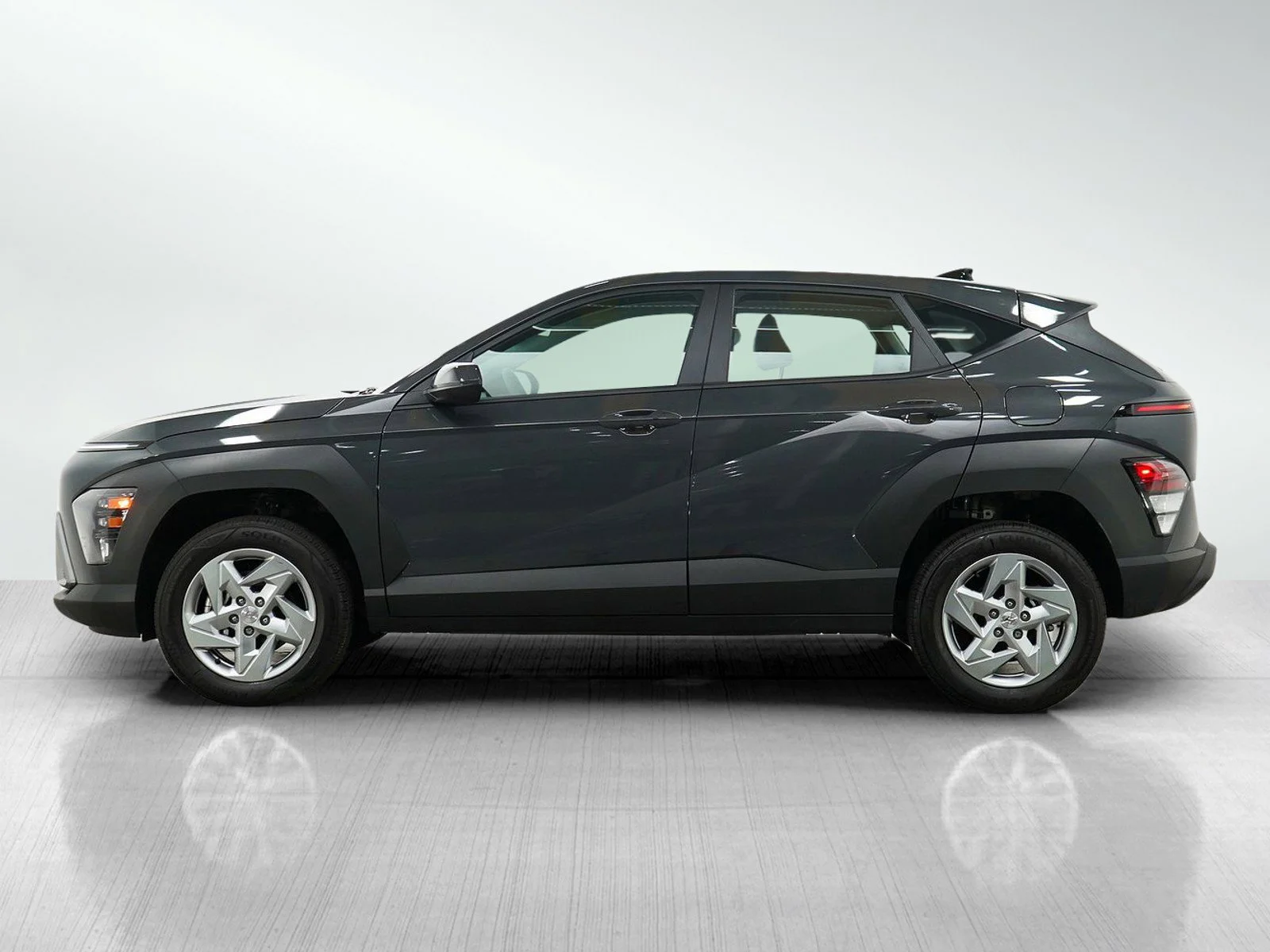 Used 2024 Hyundai Kona SE with VIN KM8HACAB8RU143667 for sale in Minneapolis, Minnesota