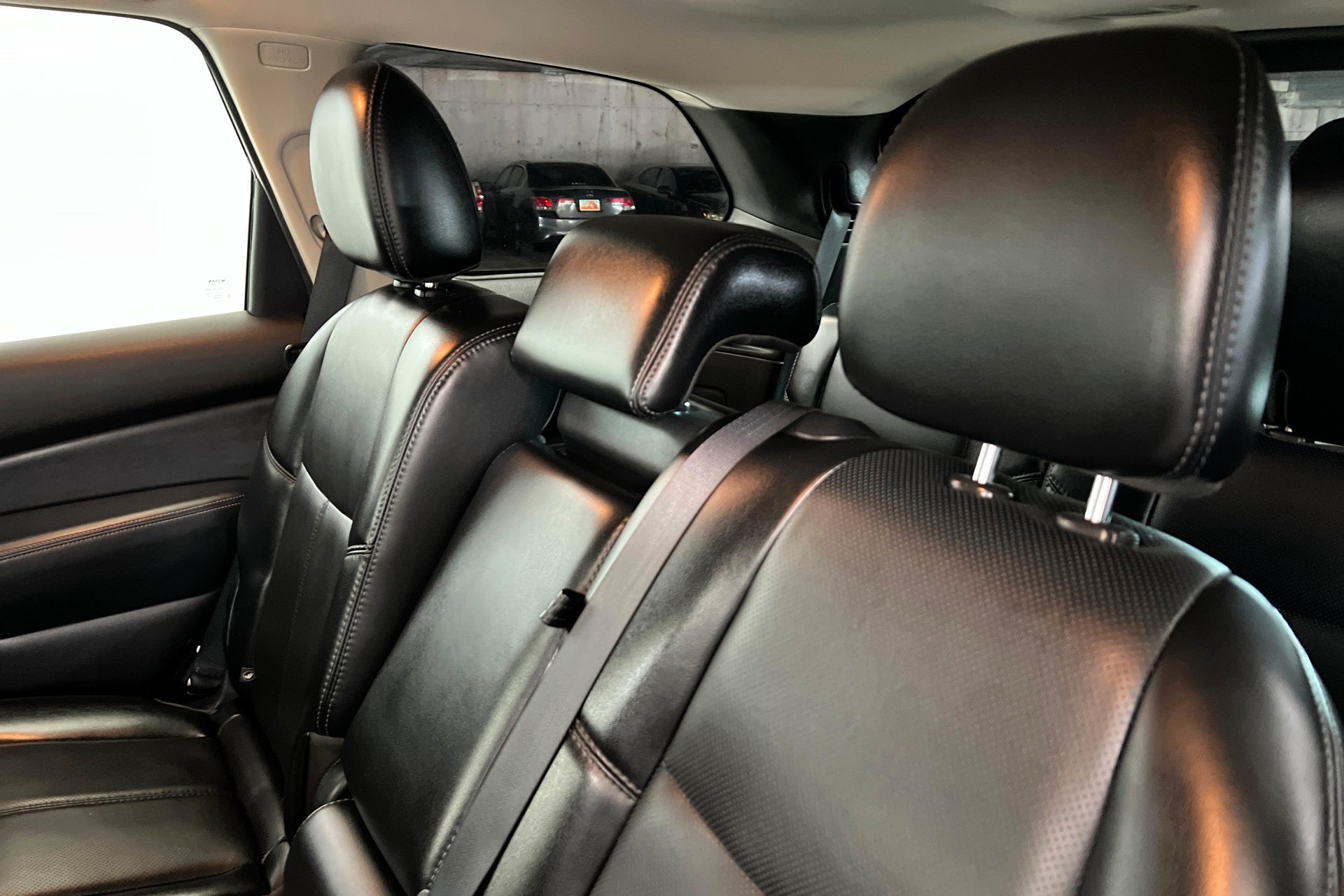 Used 2017 Pearl White Nissan Platinum image 22