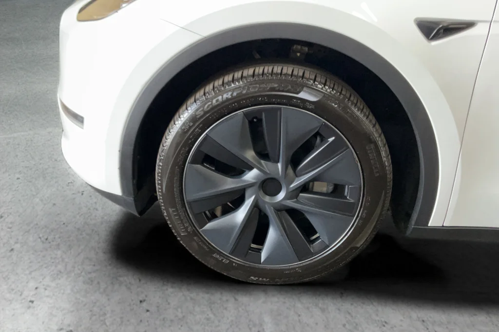 2024 Tesla Model Y Long Range - Photo 23