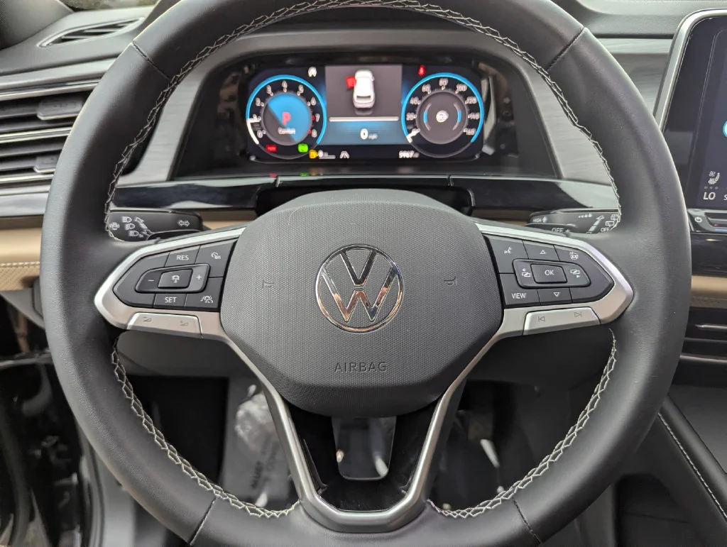Used 2025 Black Volkswagen 2.0T SE image 30