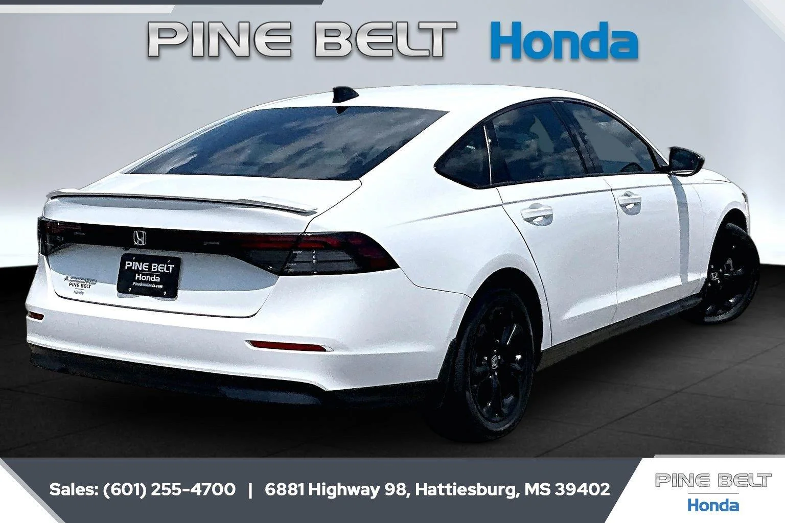Used 2025 Platinum White Pearl Honda SE image 11