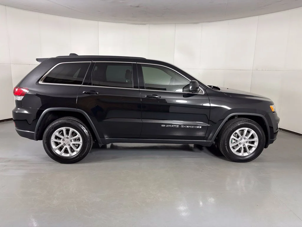 Used 2022 Black Jeep Laredo E image 9