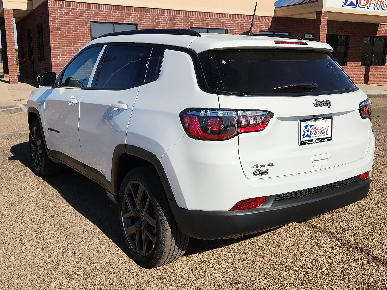 New 2026 PW7 Bright Whit Jeep LATITUDE ALTITUDE 4X4 image 3