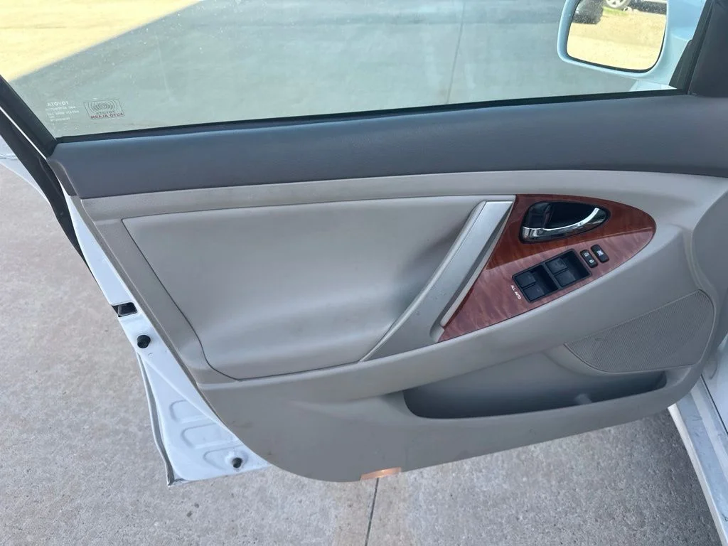 Used 2011 White Toyota XLE image 6