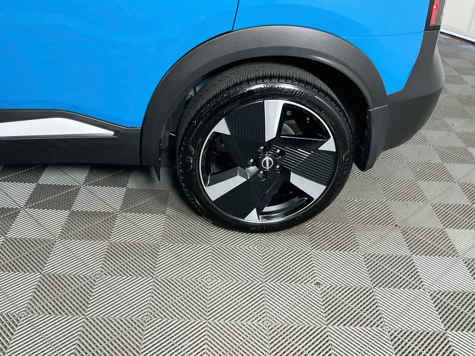 Used 2025 Arctic Ice Blue Metallic/Super Black Nissan SR image 30