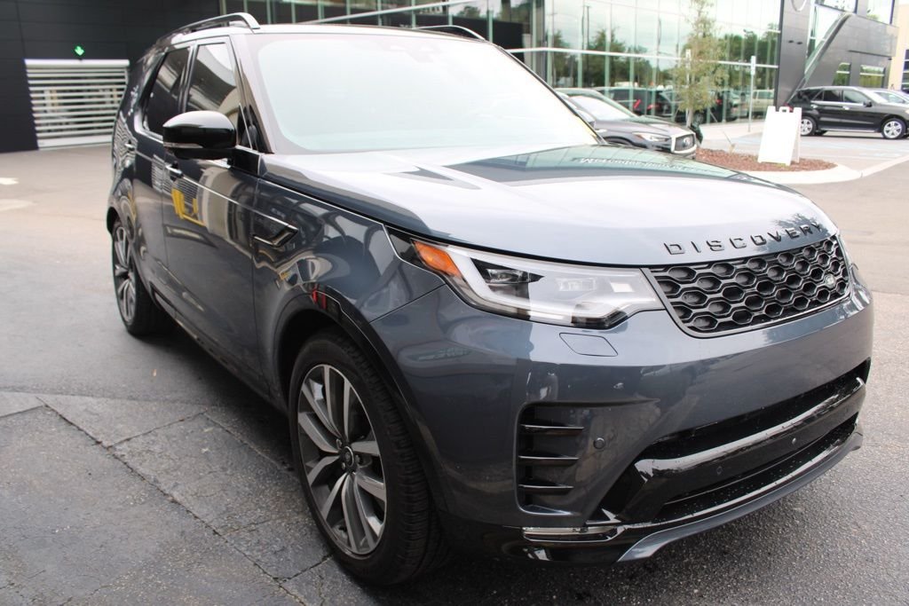 Used 2025 Blue Land Rover Dynamic SE image 3