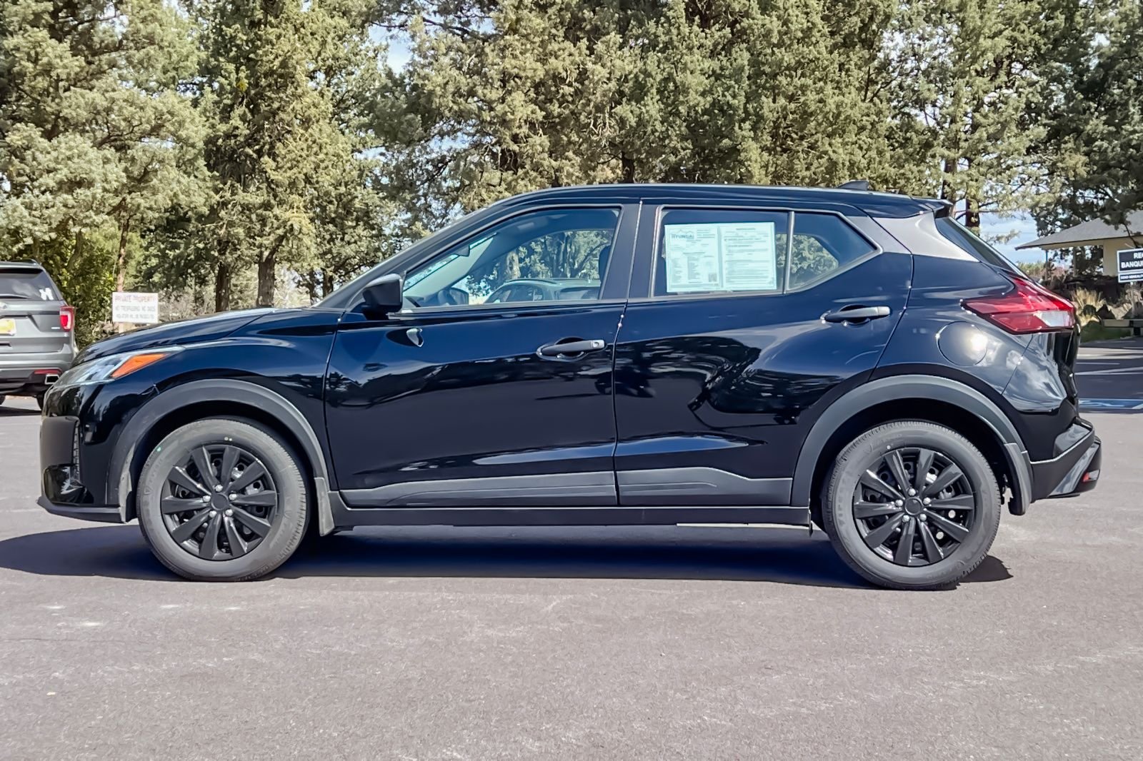 2025 Nissan KICKS PLAY Base - Photo 8