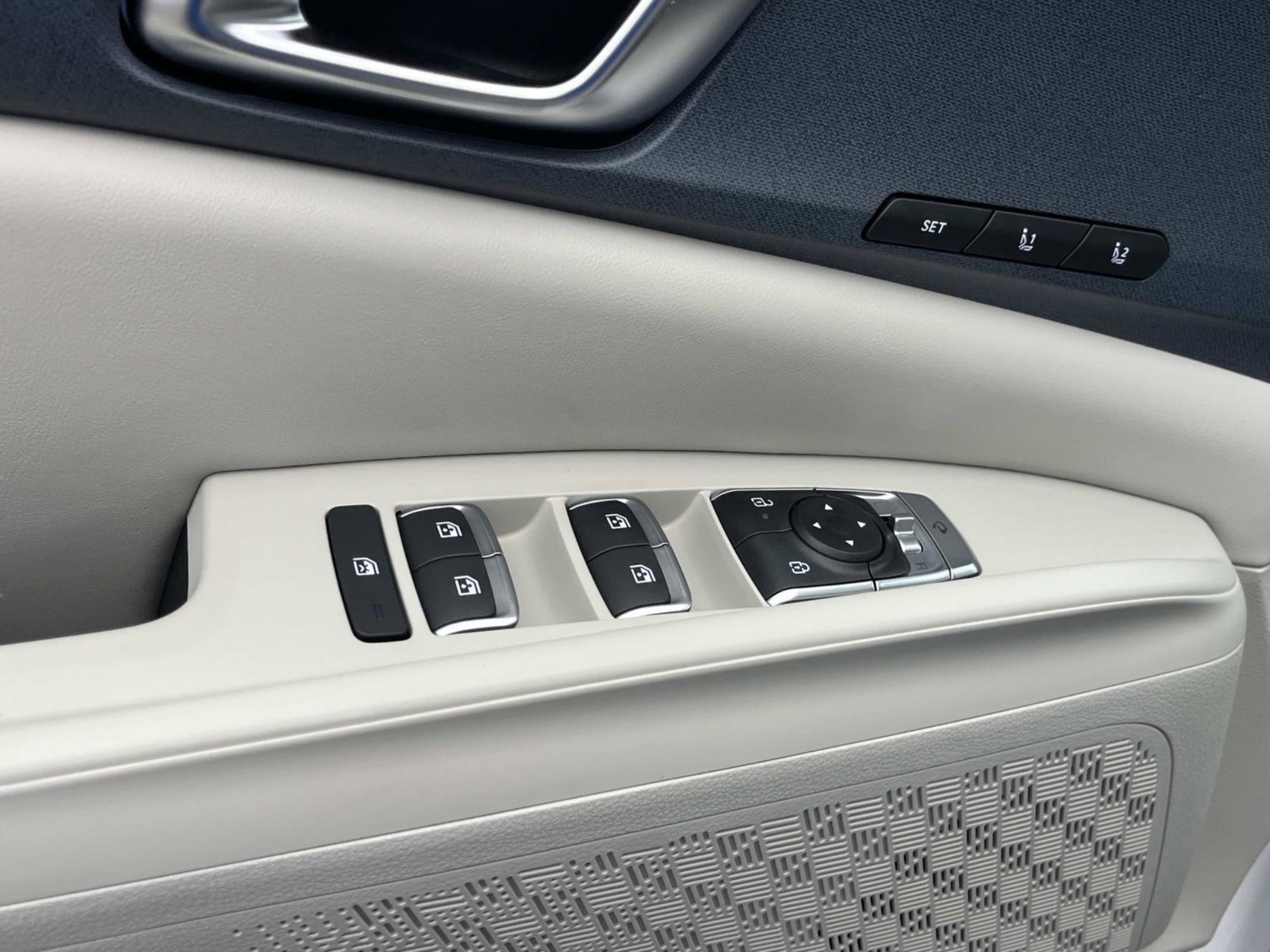 New 2026 Snow White Pearl Kia EX image 25