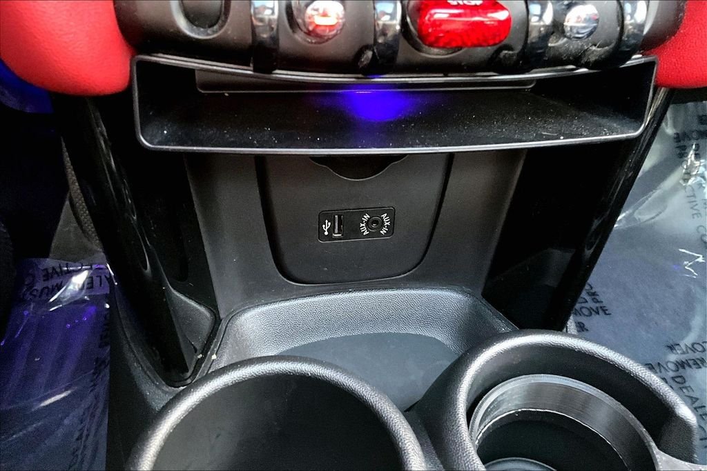 Used 2016 Red MINI Base image 13