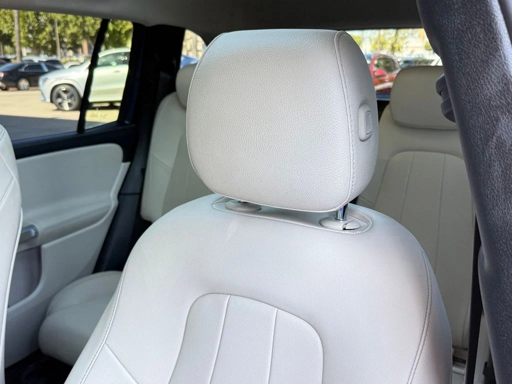 Certified Used 2023  Mercedes-Benz GLB 250 image 3