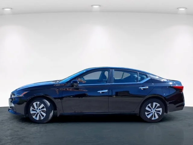 Used 2022 Black Nissan 2.5 S image 14