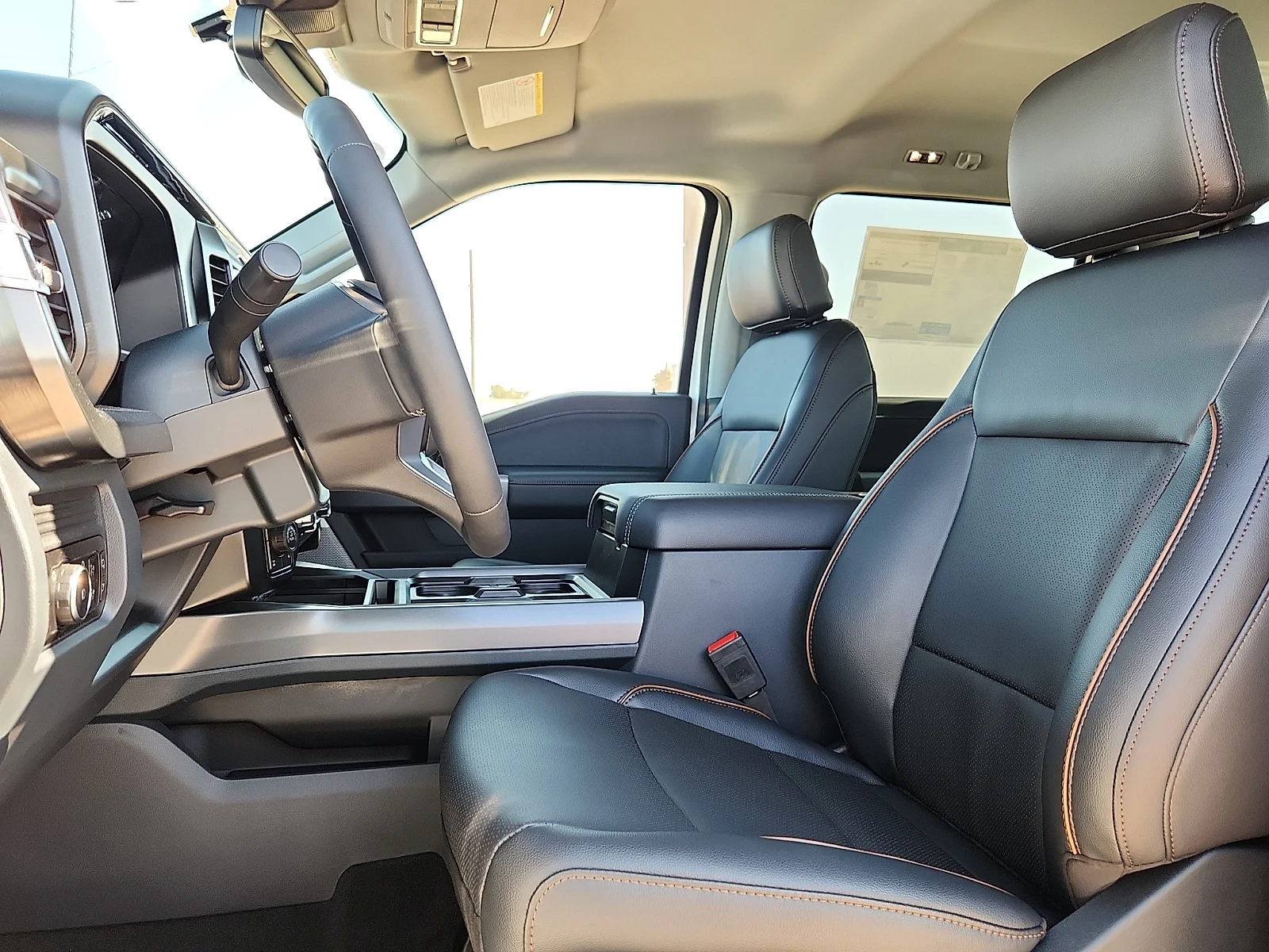 New 2027 Oxford White Ford Lariat image 17